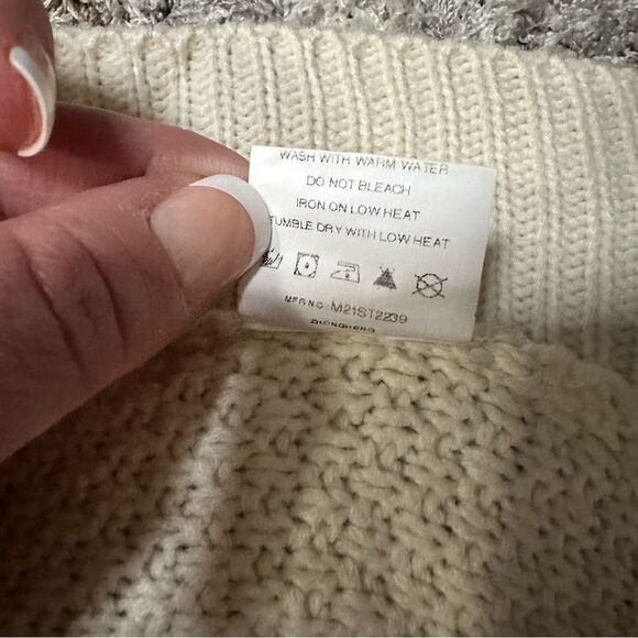 Simplee Ivory Cream Chunky Turtleneck Asymmetrical Knit Poncho Sweater Size OS - Picture 9 of 9